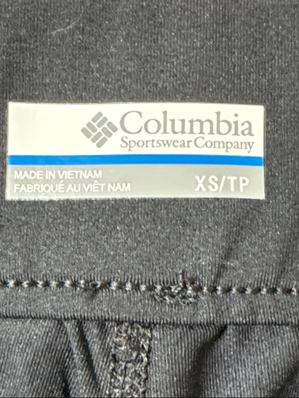 Columbia black skirt with drawstring sides and built in shorts. XS.